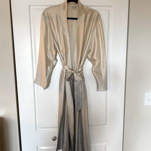 Gorgeous 100% Silk Cream/Grey Ombré Robe with pockets & belt. Size S